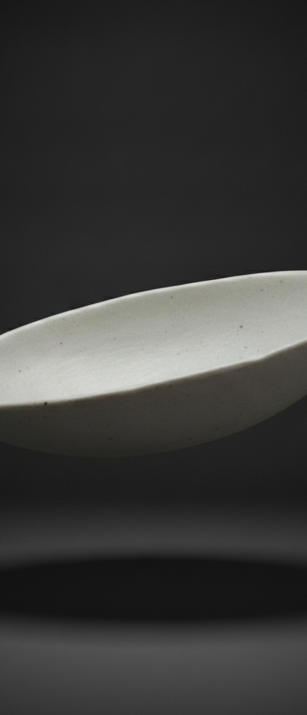 Small elongated bowl with sandblasted pattern 16.4x10x4cm